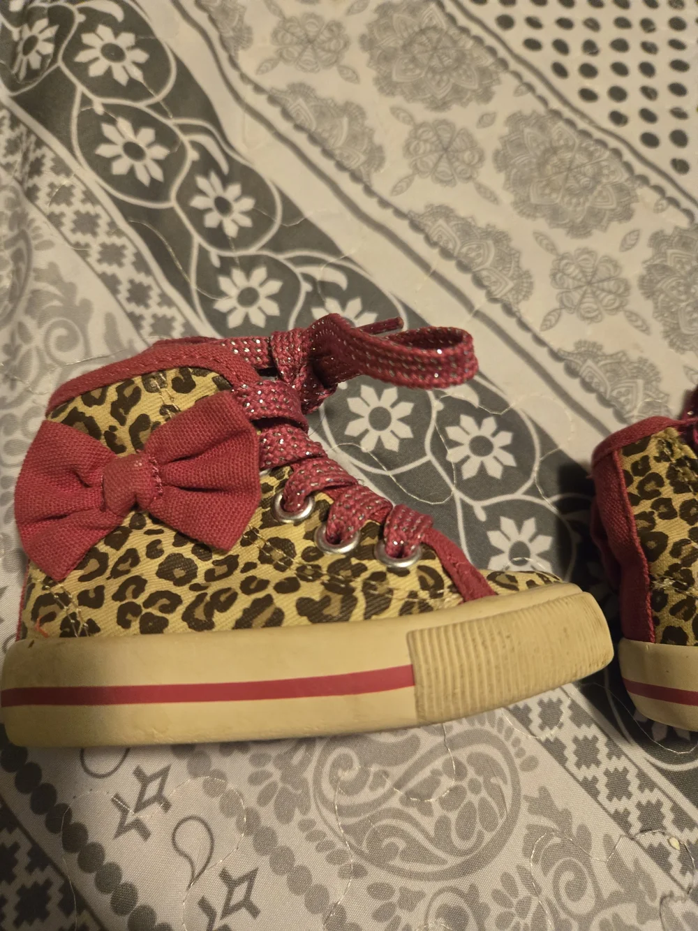 Leopard Print High-Top Kids Sneakers with Glitter Laces - Yellow & Red Size 2